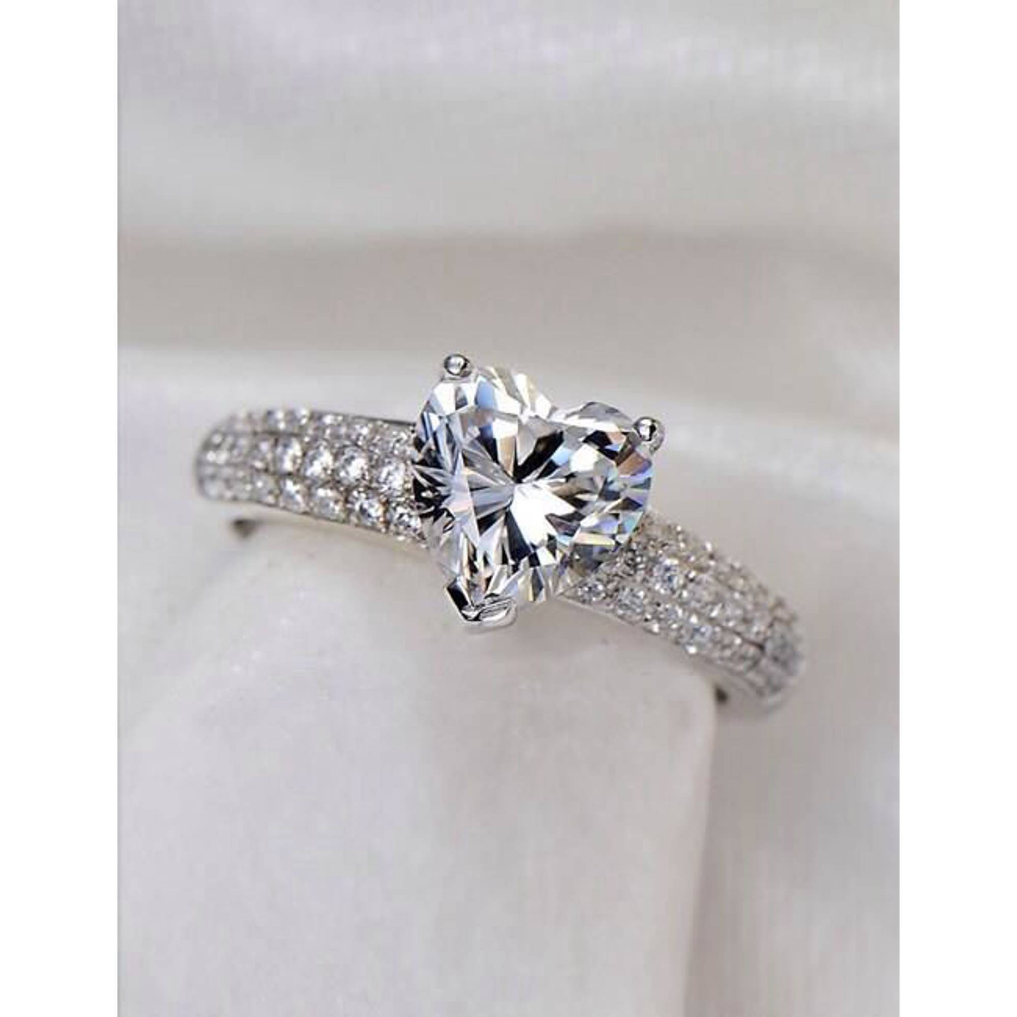 Nhẫn cầu hôn kim cương Moissanite Viền đá tấm lấp lánh - N03