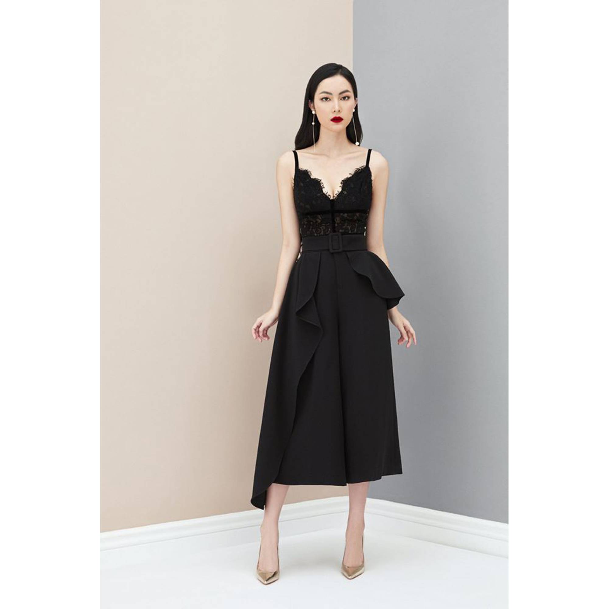 Jumsuit phối ren thiết kế cao cấp
