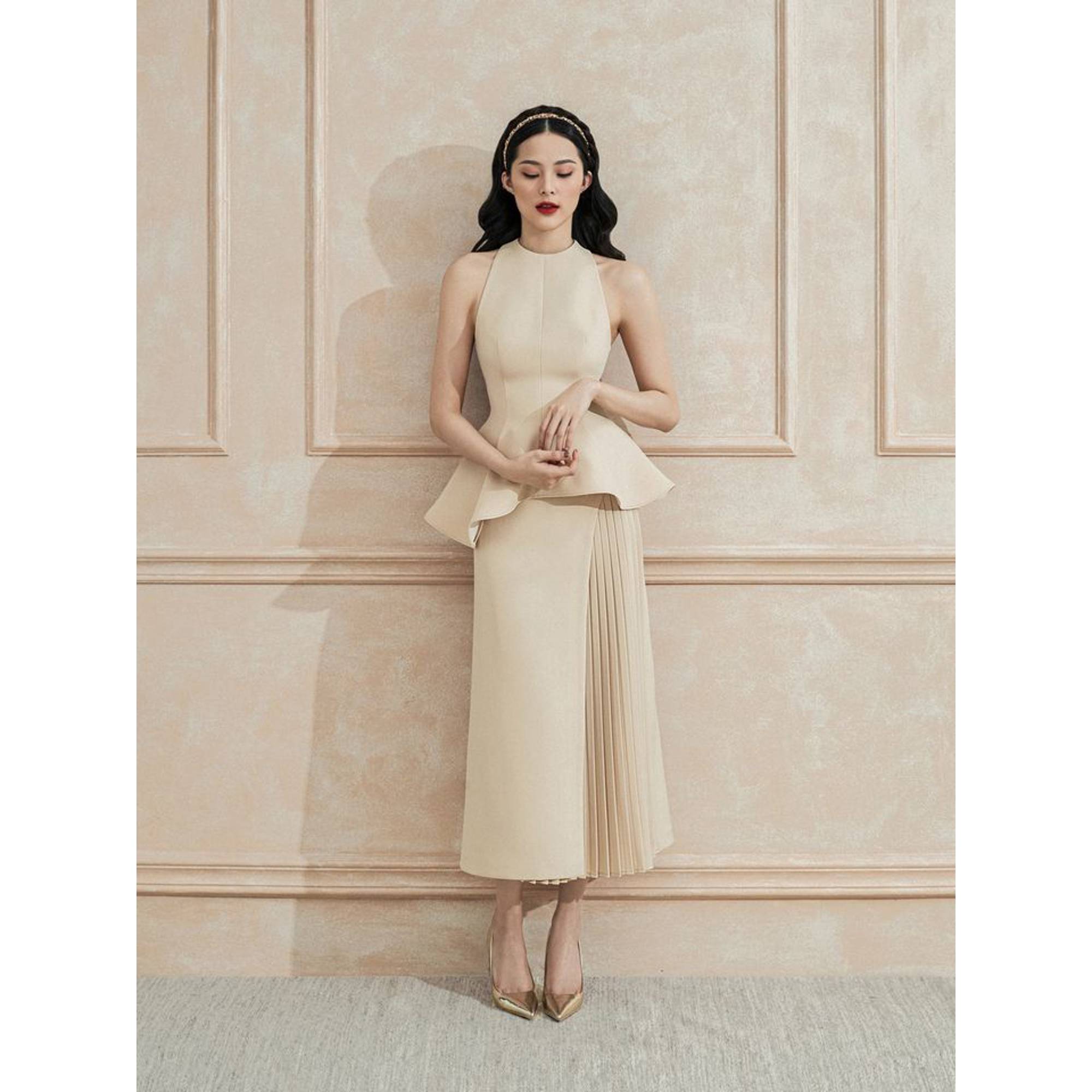 Set áo peplum và chân váy phối xếp ly