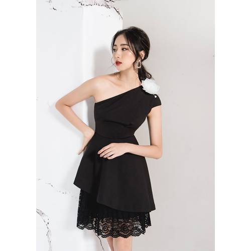 Đầm lệch vai phối váy ren