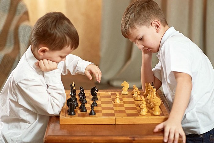 5 lợi ích cực kì giá trị cho trẻ nhỏ từ các loại trò chơi cờ thông minh