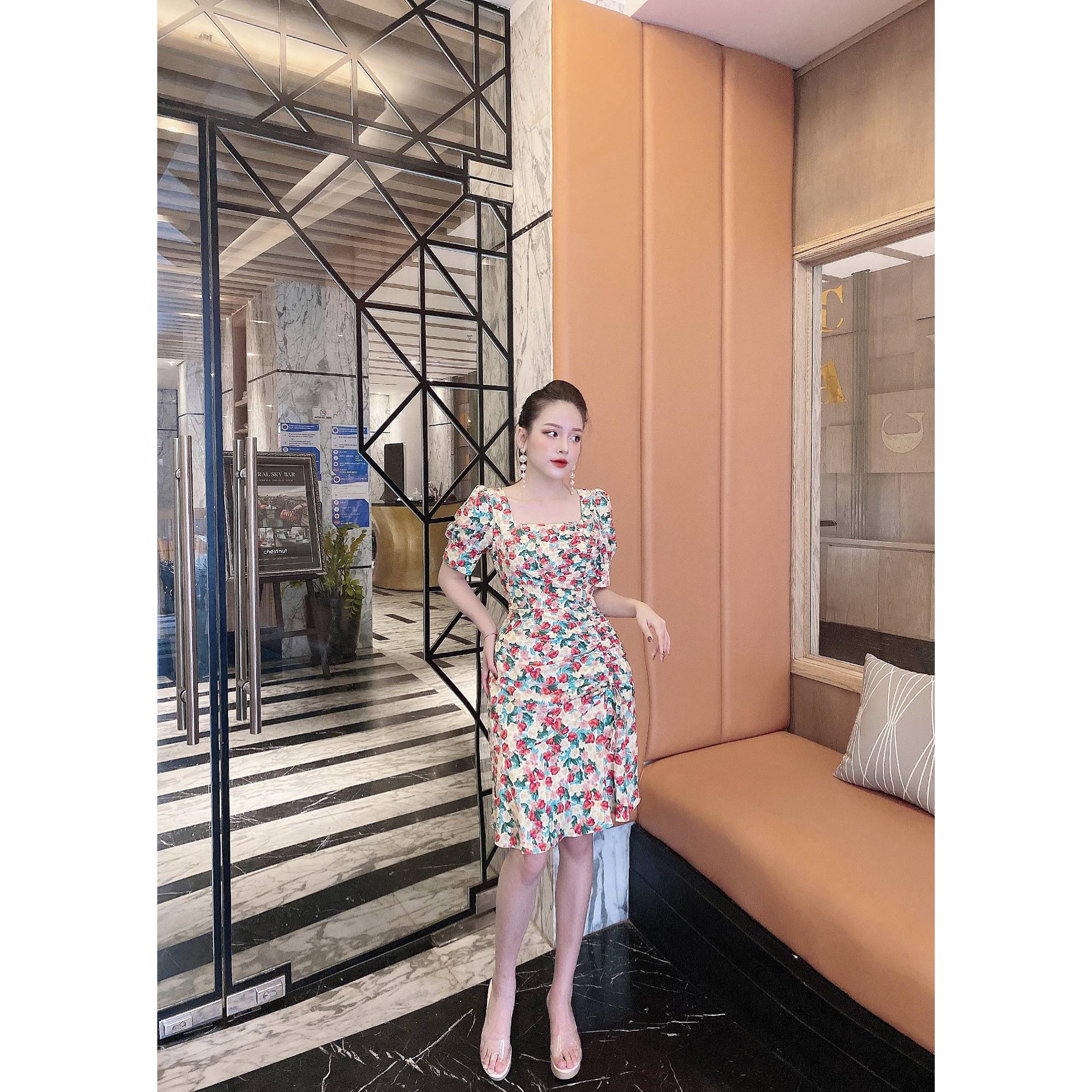 Đầm hoa nhí cổ vuông tay phồng rút eo