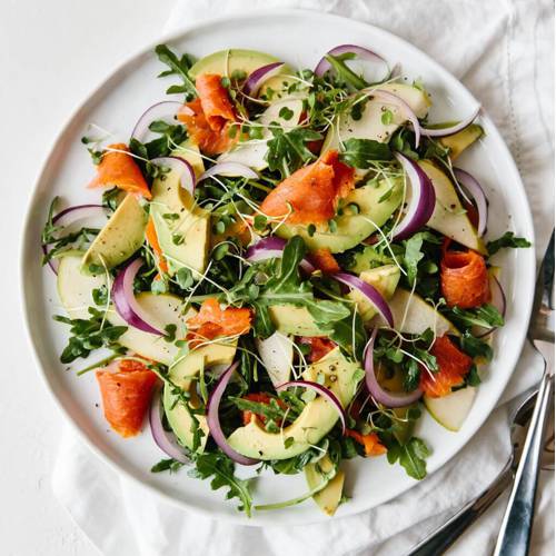 Smoked salmon, avocado and arugula salad