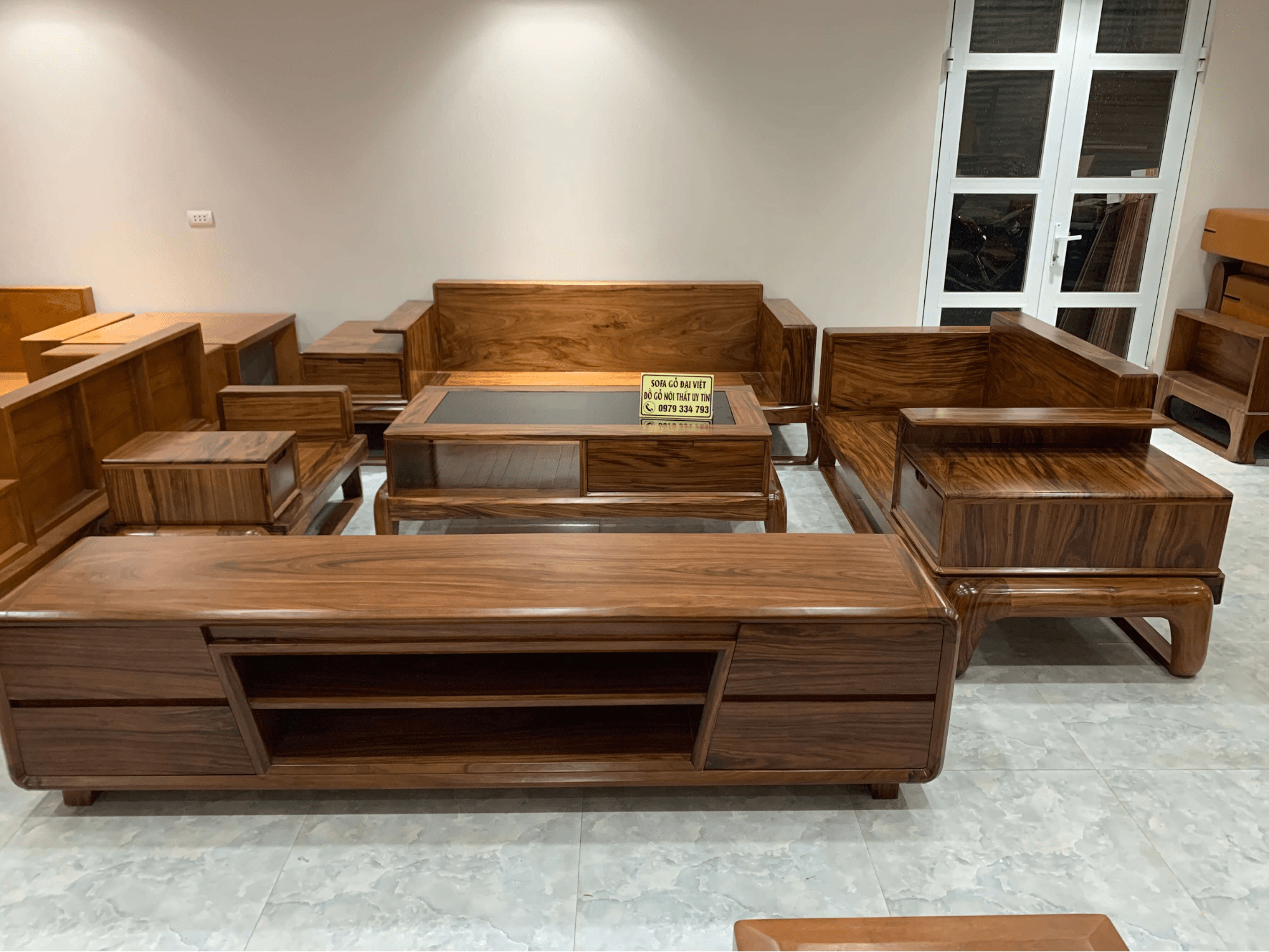 Sofa 2 văng DGCC68 gỗ hương xám - Sofa tạo nên không gian sang trọng