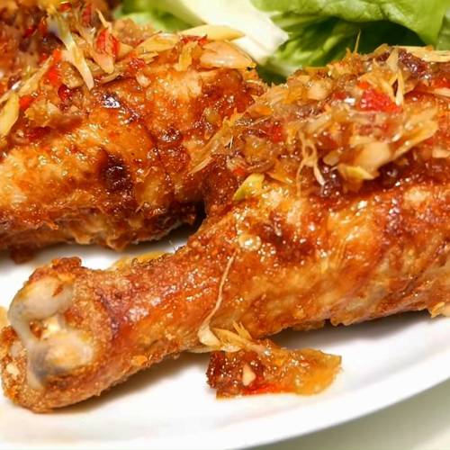 Đùi gà chiên mắm